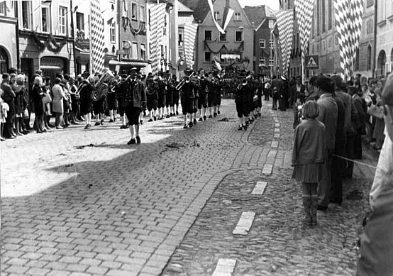 So sah die Pflasterung der Herkomerstraße 1968 aus (Ruethenfest Juni ´68) 